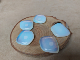 Opaliet(synthetisch) platte steen