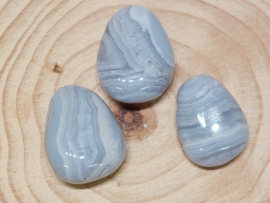 Blauwe chalcedoon/blue lace agaat hanger doorboord