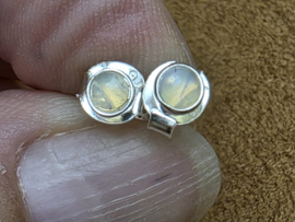 Ethiopisch of welo opaal oorbellen in zilver
