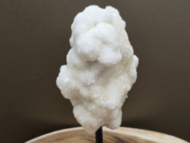 Spirit chalcedoon cluster op standaard uit Indonesië