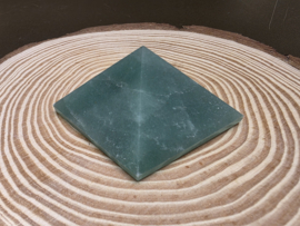 Groene aventurijn piramide
