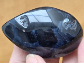 Zwarte agaat ei met geode