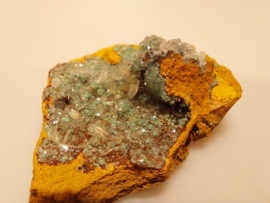 Rosasiet met kristallijne hemimorfiet, Mexico