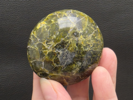 Groene opaal handsteen