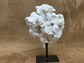 Spirit chalcedoon cluster op standaard uit Indonesië