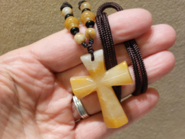 Ketting met gele aventurijn kruis