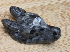 Larvikiet wolf hanger