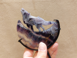 Amethist wolf op maan
