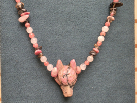 Ketting met rhodoniet wolf hanger