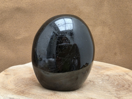 Zwarte toermalijn sculptuur