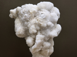 Spirit chalcedoon cluster op standaard uit Indonesië