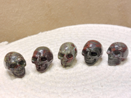 Drakenbloed jaspis skullie