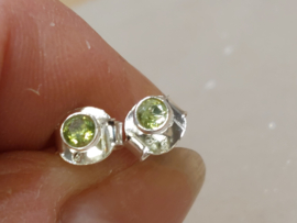 Peridoot oorbellen in zilver