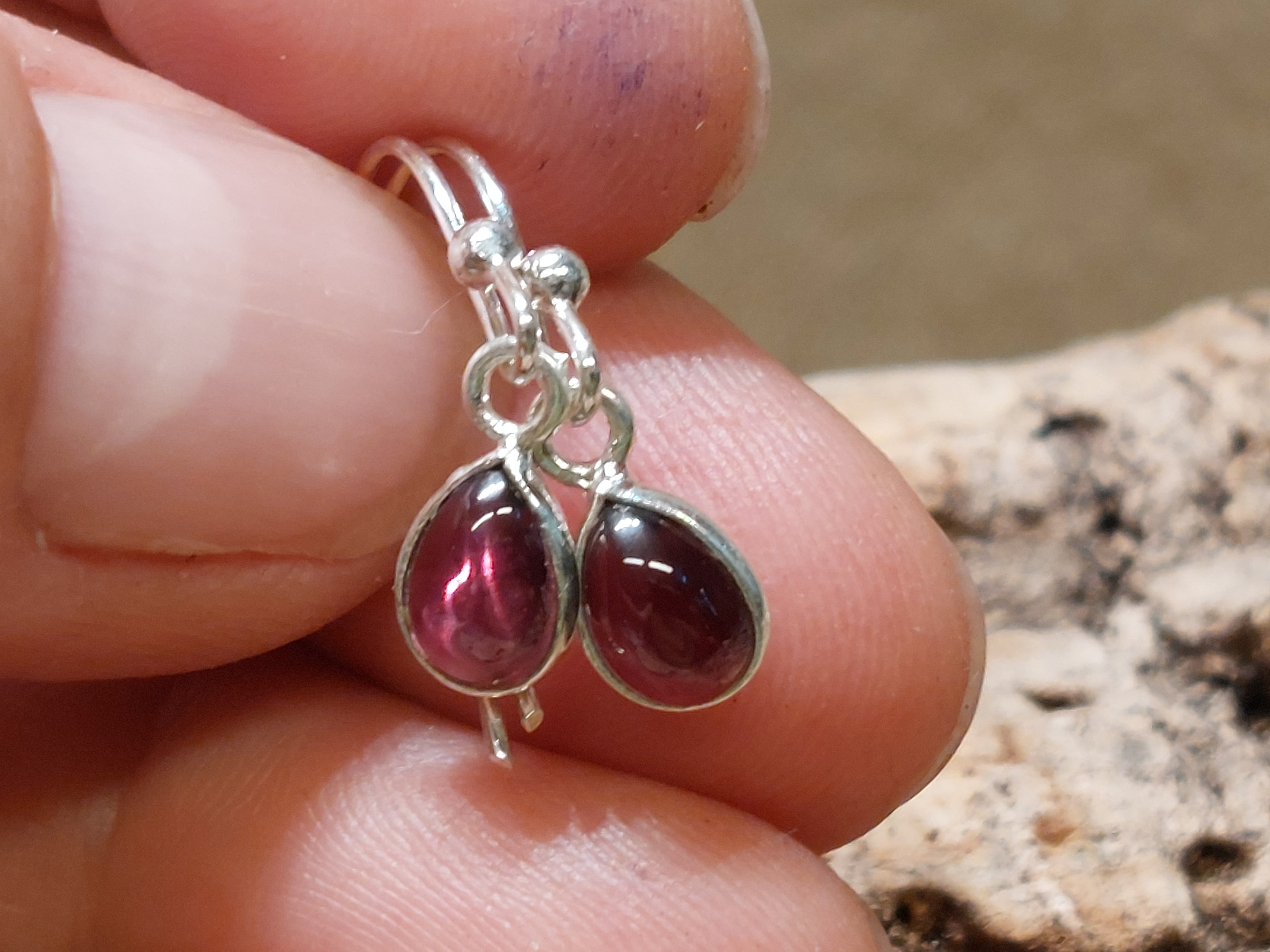 Granaat oorbellen in zilver