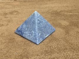 Blauwe kwarts piramide