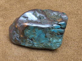 Cupriet met chrysocolla knuffelsteen, Afrika