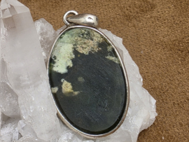 Chroom chalcedoon hanger in zilver