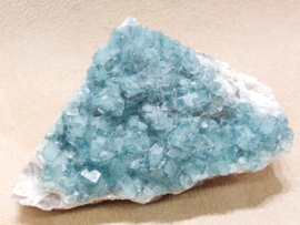 Fluoriet cluster uit Madagaskar, UV gevoelig
