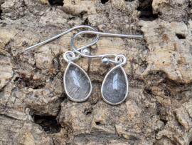 Toermalijn in kwarts oorbellen in zilver