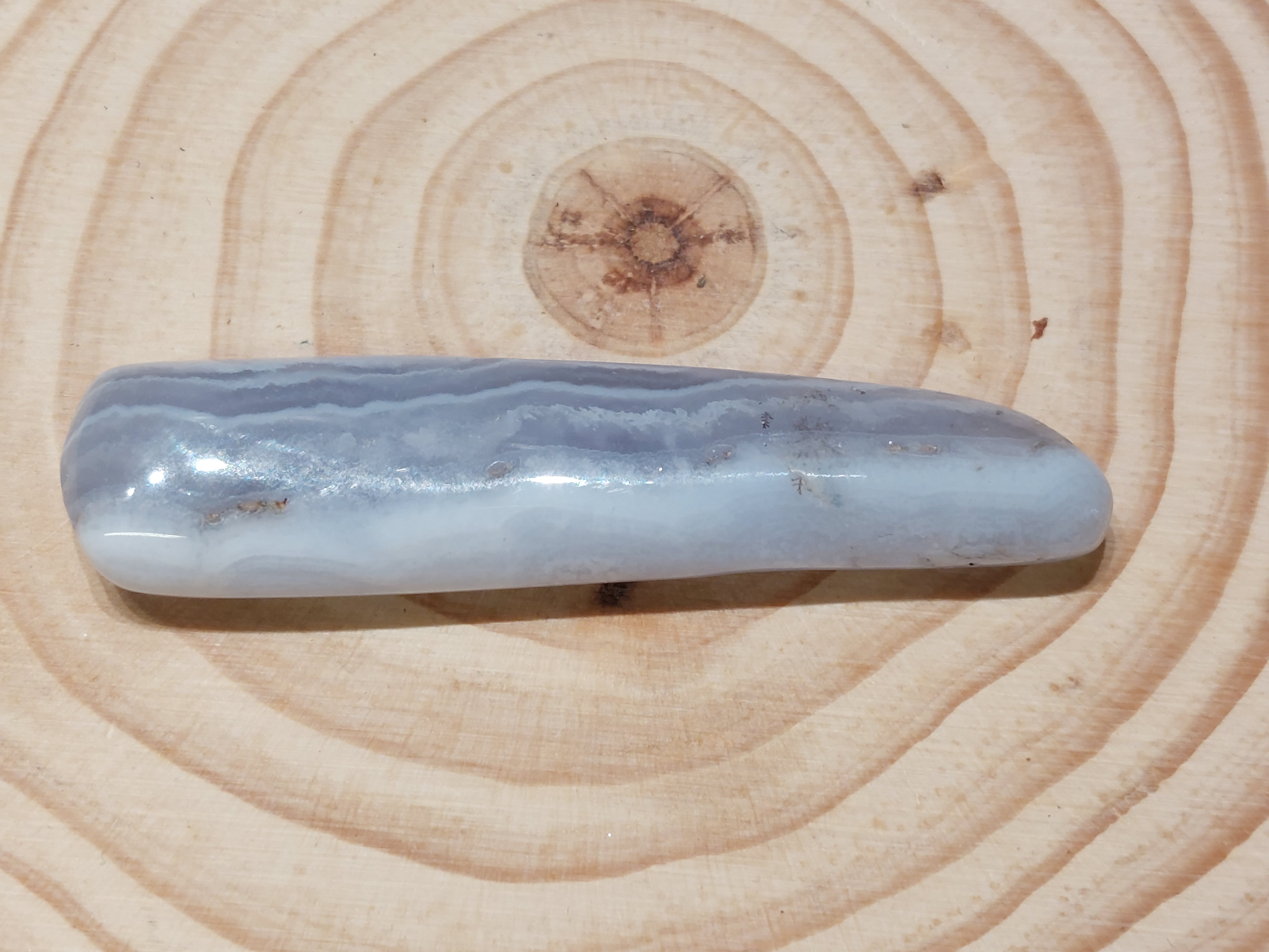 Blauwe chalcedoon of blue lace agaat knuffelsteen/staaf