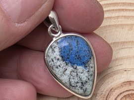 Azuriet van de K2 hanger in zilver