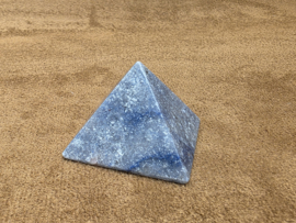 Blauwe kwarts piramide