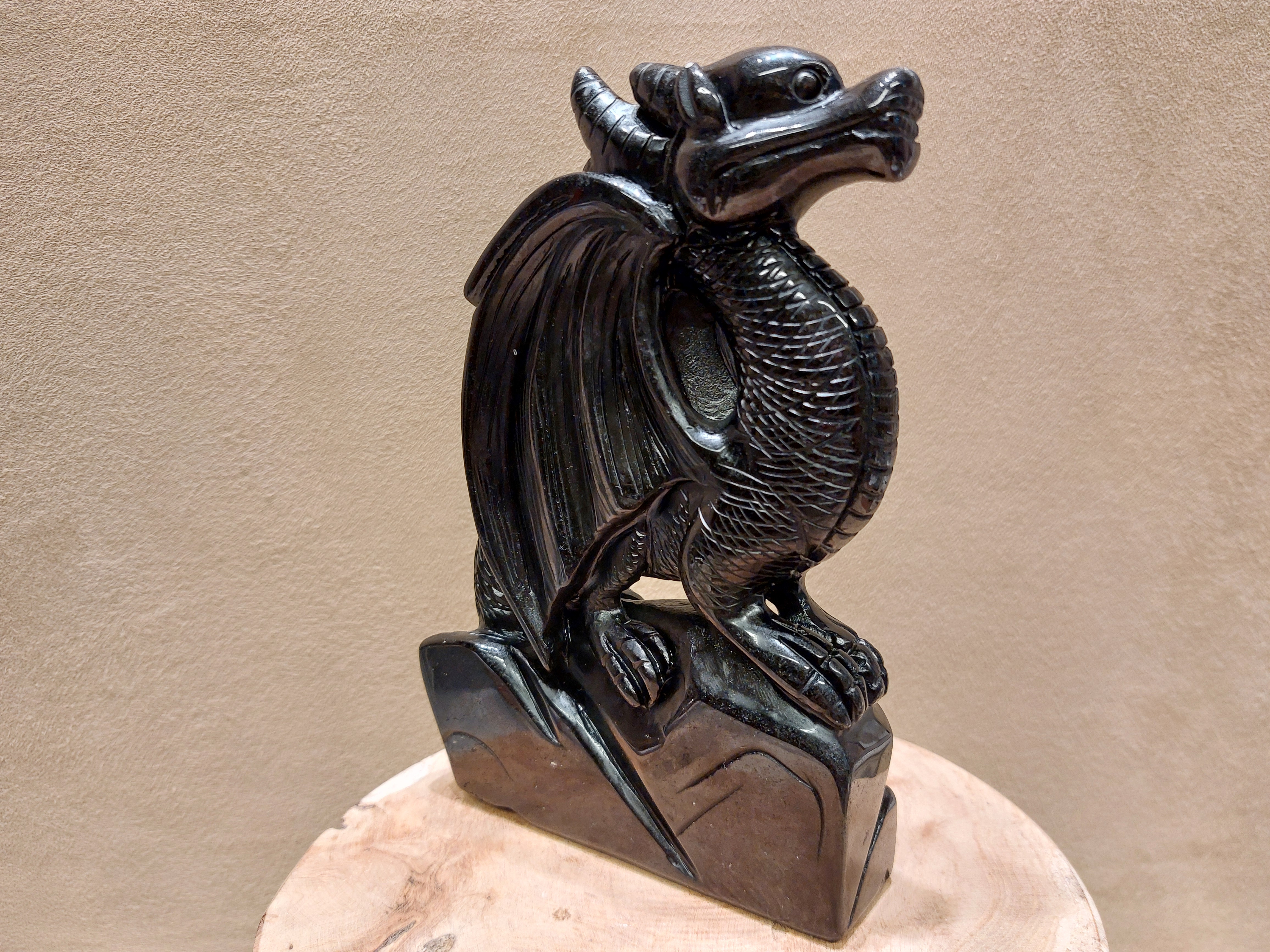 Zwarte obsidiaan draak full body