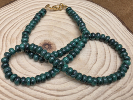 Malachiet ketting met goudkleurige sluiting