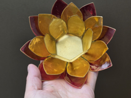 Lotus sfeerlicht driekleurig geel, oranje en rood met goudrand