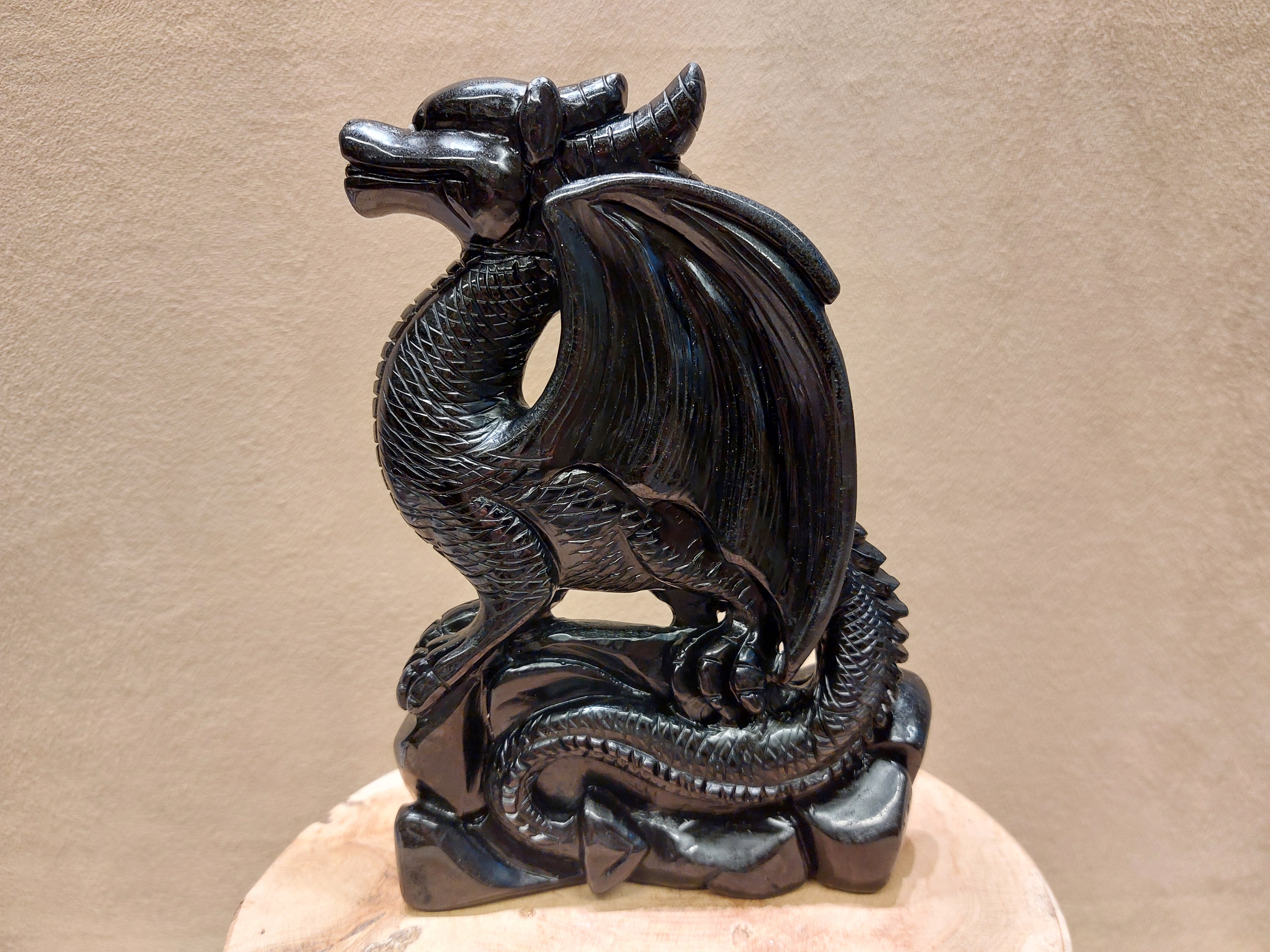 Zwarte obsidiaan draak full body