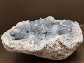 Celestiet cluster groot