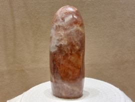 Agnitiet/hematoid kwarts sculptuur