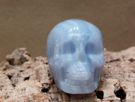 Blauwe chalcedoon of blue lace agaat human skull