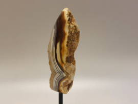 Agaat op standaard, grillige vorm