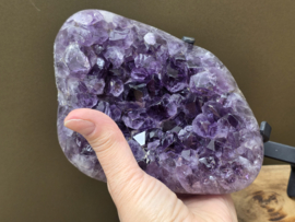 Amethist op standaard uit Brazilië