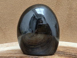 Zwarte toermalijn sculptuur