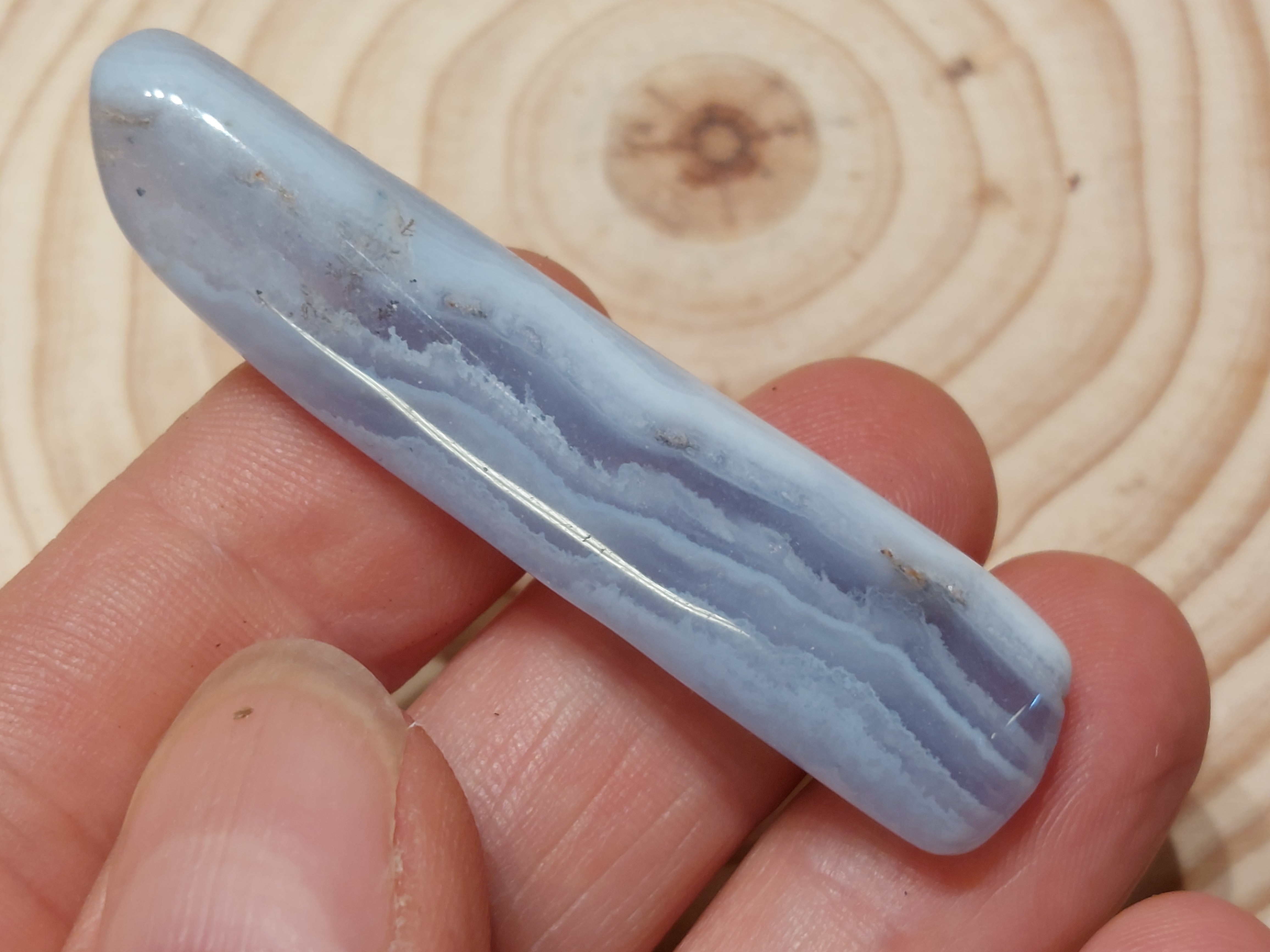 Blauwe chalcedoon of blue lace agaat knuffelsteen/staaf