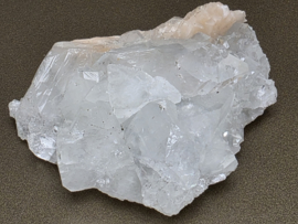 Apofylliet met stilbiet cluster