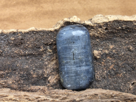 Kyaniet hanger doorboord