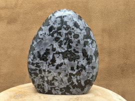 Gabbro merliniet of mystic merliniet sculptuur