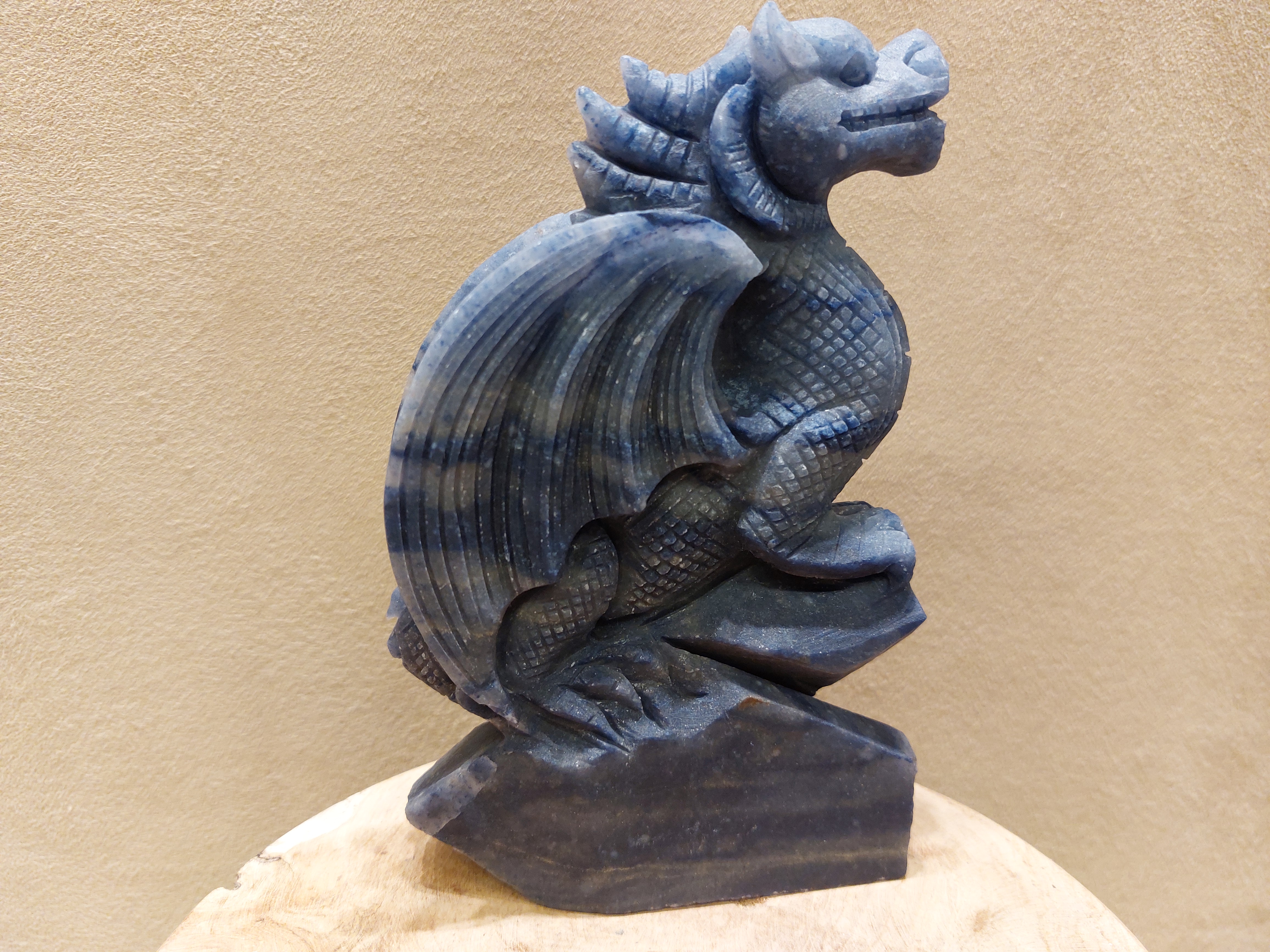 Blauwe kwarts draak full body
