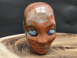 Rode jaspis elfen being met labradoriet ogen