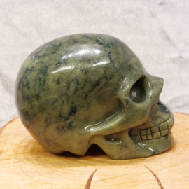 Serpentijn human skull