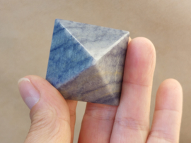 Blauwe kwarts piramide