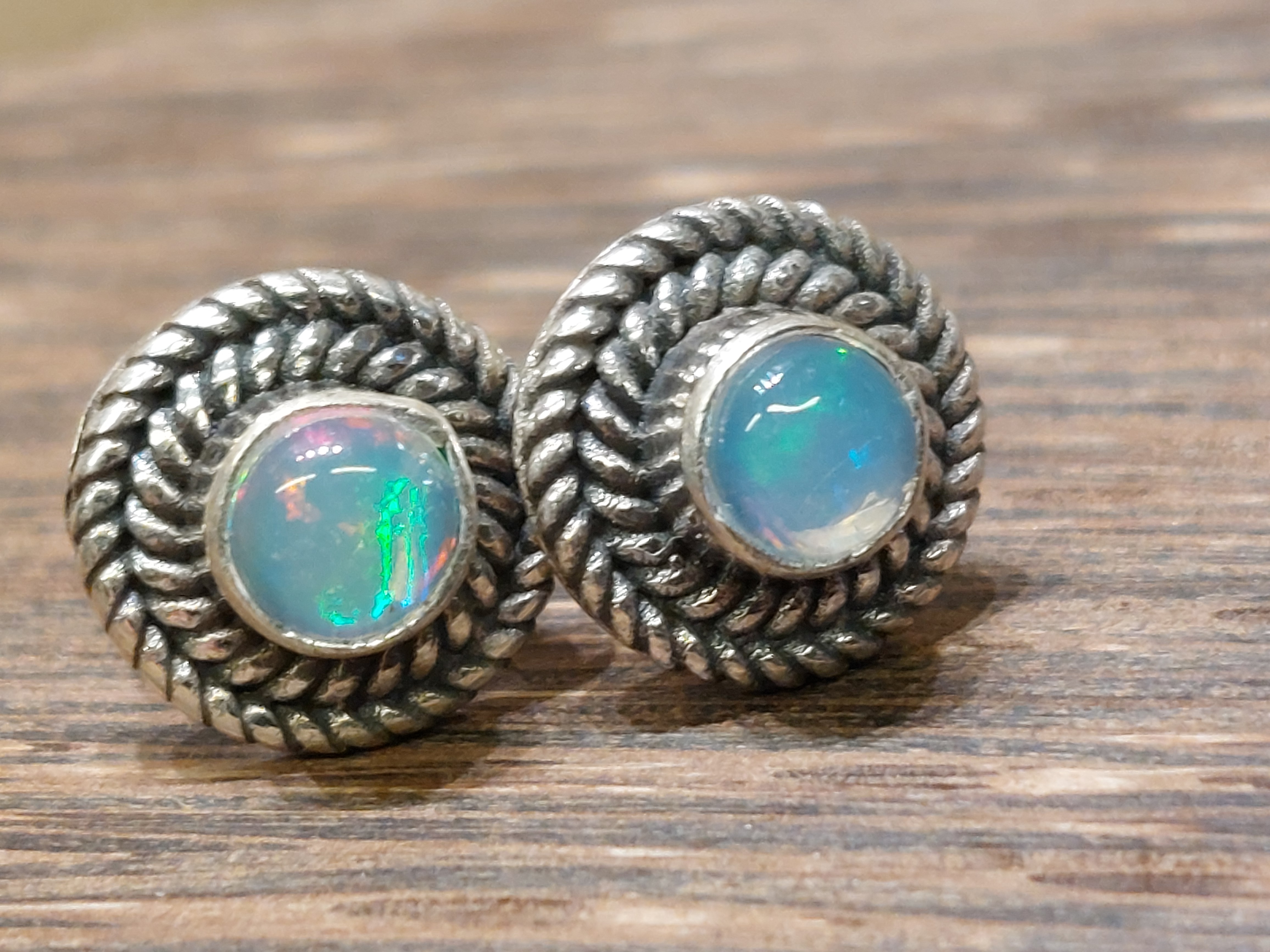 Ethiopisch of welo opaal oorbellen in zilver