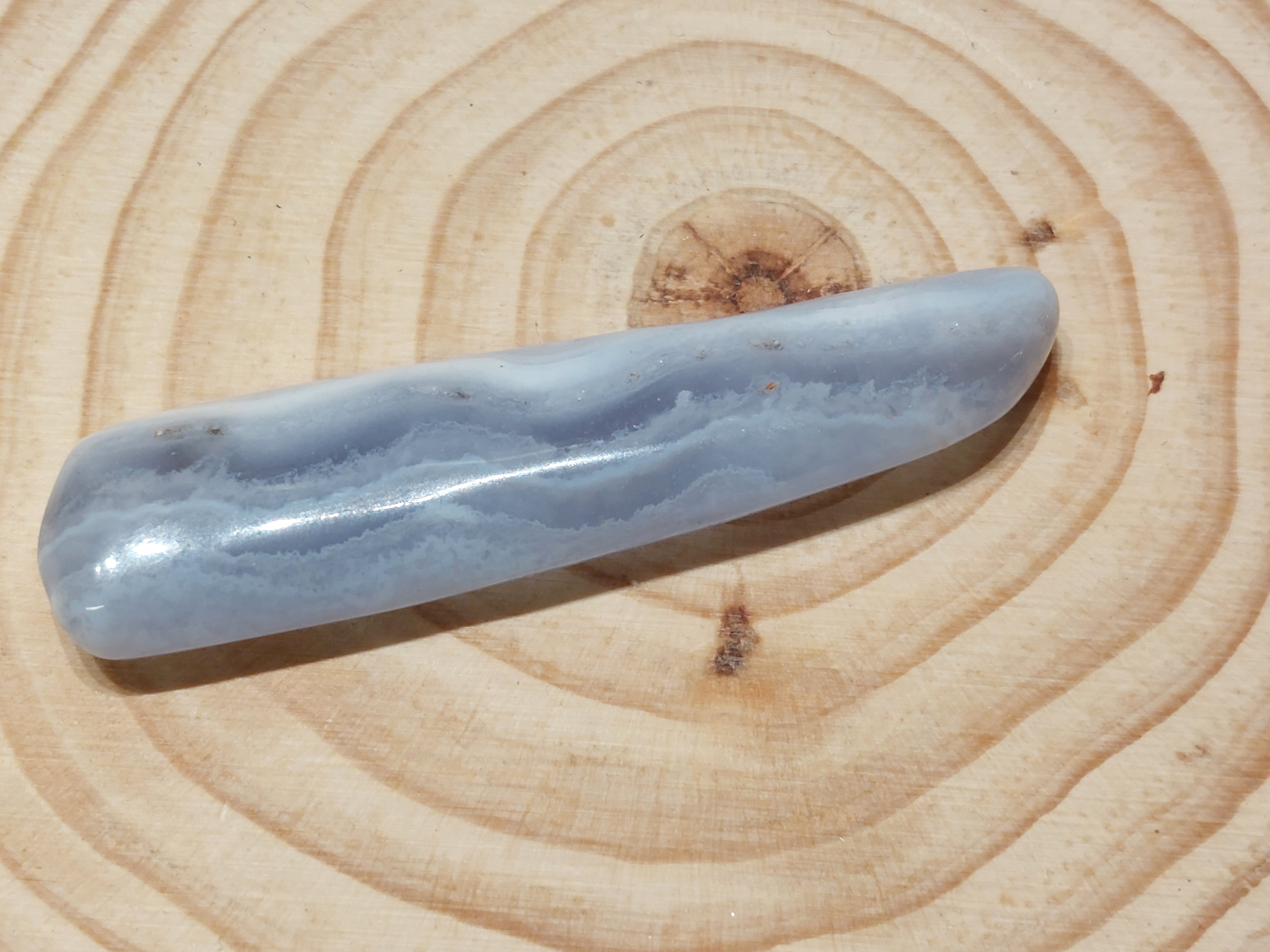 Blauwe chalcedoon of blue lace agaat knuffelsteen/staaf