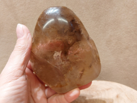 Golden healer sculptuur half gepolijst