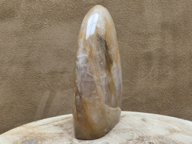 Golden healer sculptuur