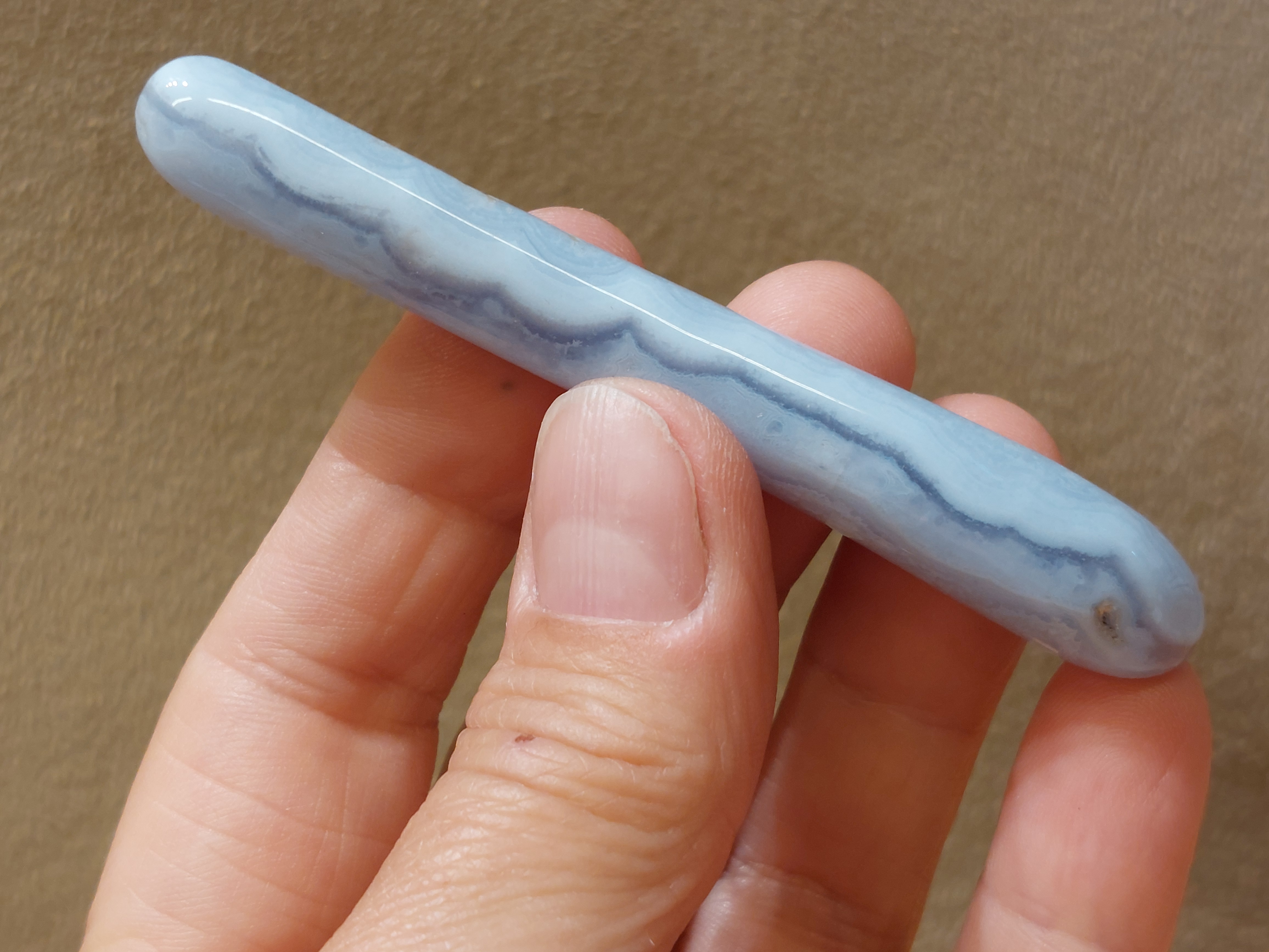 Blauwe chalcedoon of blue lace agaat knuffelsteen/staaf