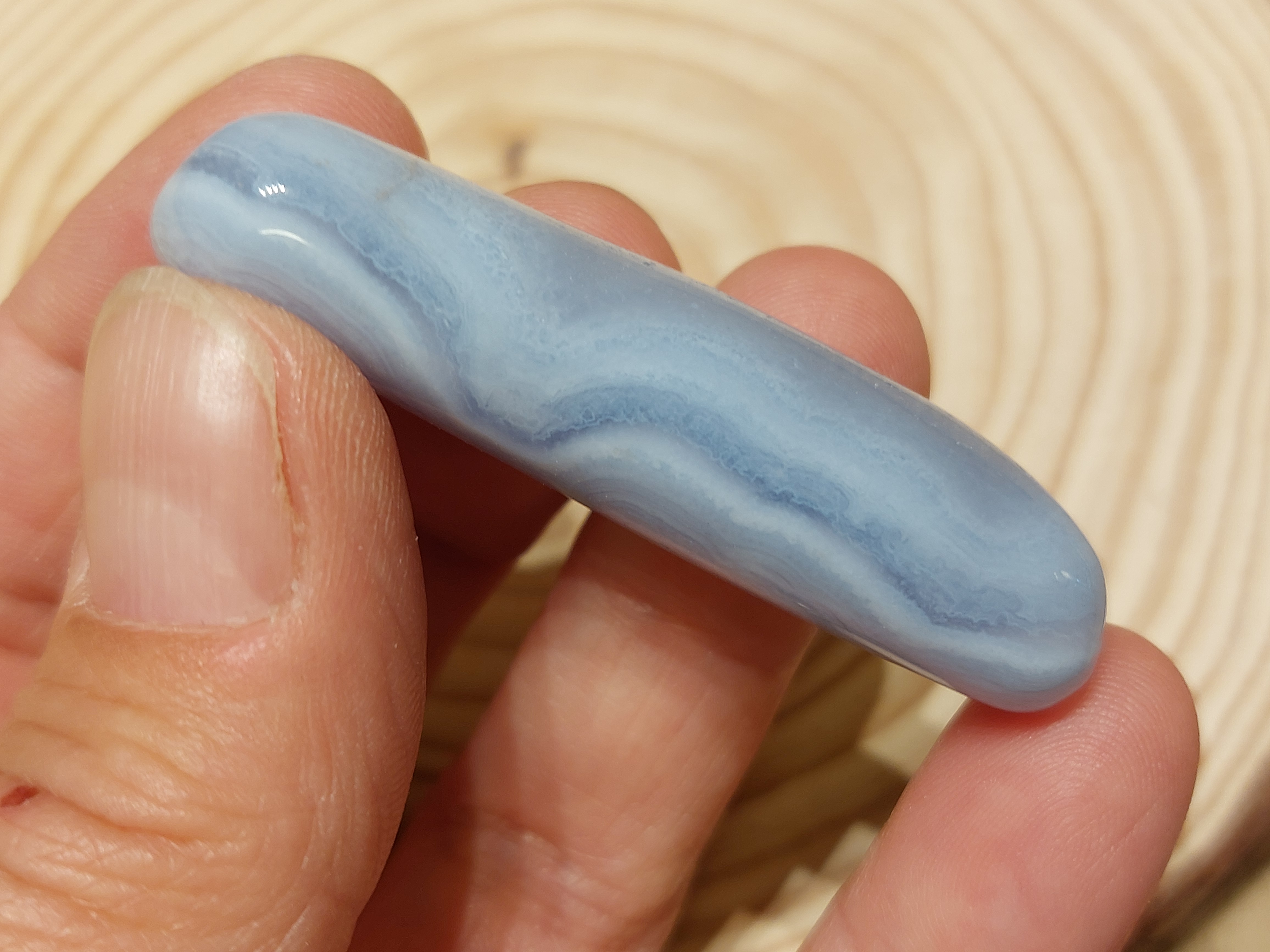 Blauwe chalcedoon of blue lace agaat knuffelsteen/staaf